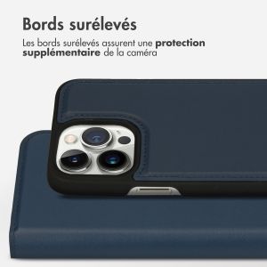 Accezz Étui de téléphone portefeuille en cuir de qualité supérieure 2 en 1 iPhone 14 Pro Max - Vert foncé