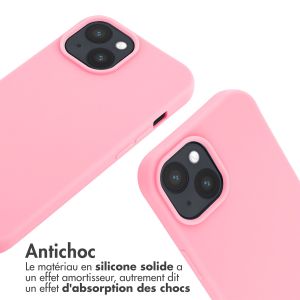 iMoshion ﻿Coque en silicone avec cordon iPhone 15 - Rose