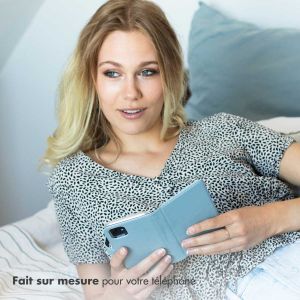 Selencia Étui de téléphone portefeuille en cuir véritable iPhone 15 Plus - Air Blue